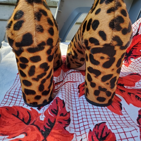 ANTONIO MELANI Calf hair leopard print block heels Pumps - Picture 4 of 10
